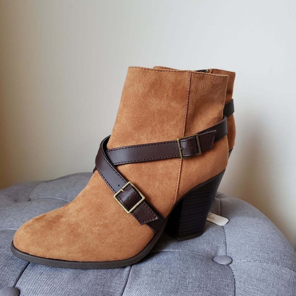 NWT Cognac booties